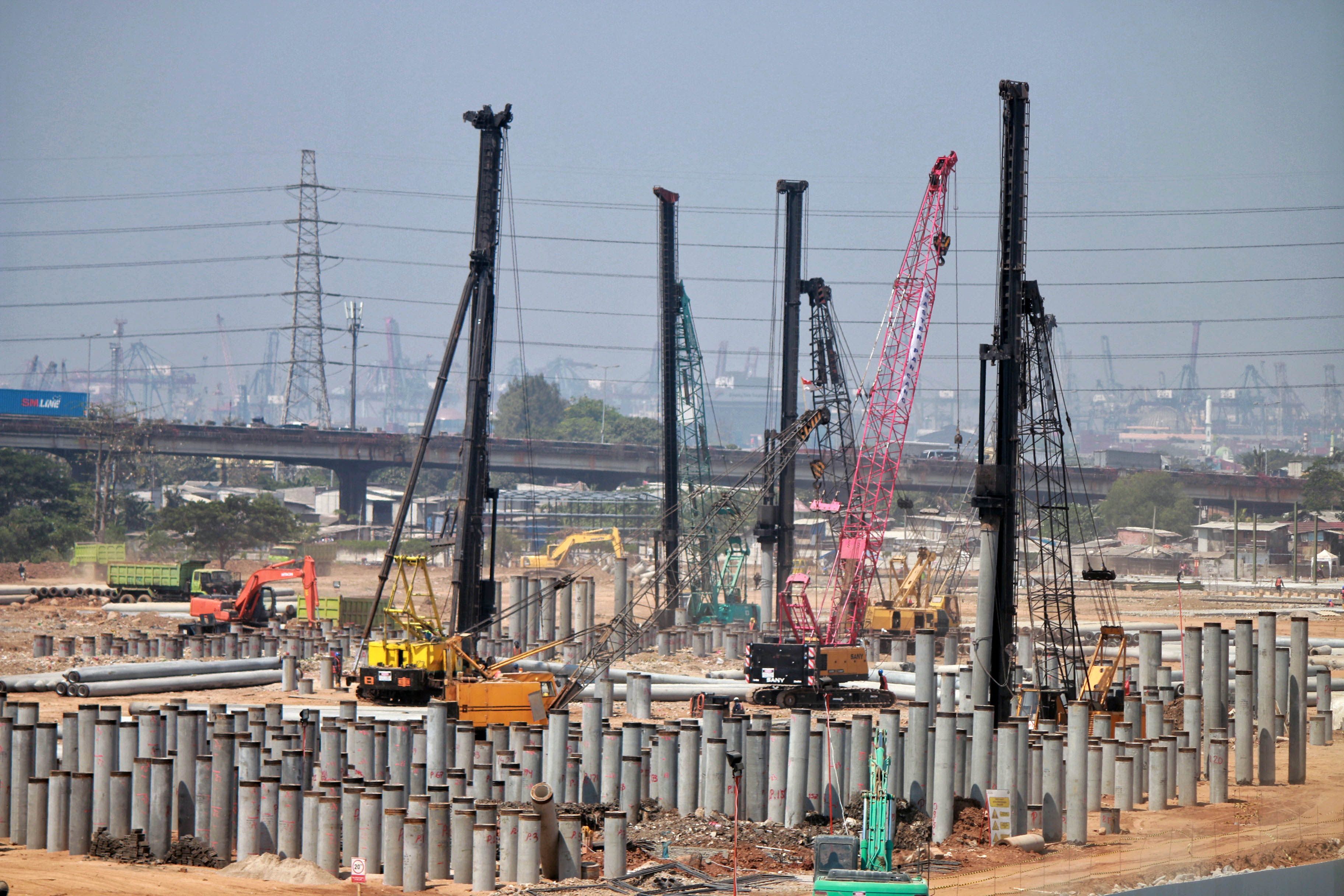 Proyek pembangunan Stadion BMW, di Kawasan Papanggo, Tanjung Priok, Jakarta Utara.