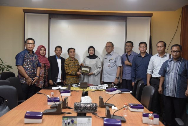 Kepala Biro Persidangan II Setjen dan BK DPR RI Cholida Indrayana menerima kunjungan konsultasi DPRD Kabupaten Sekadau.