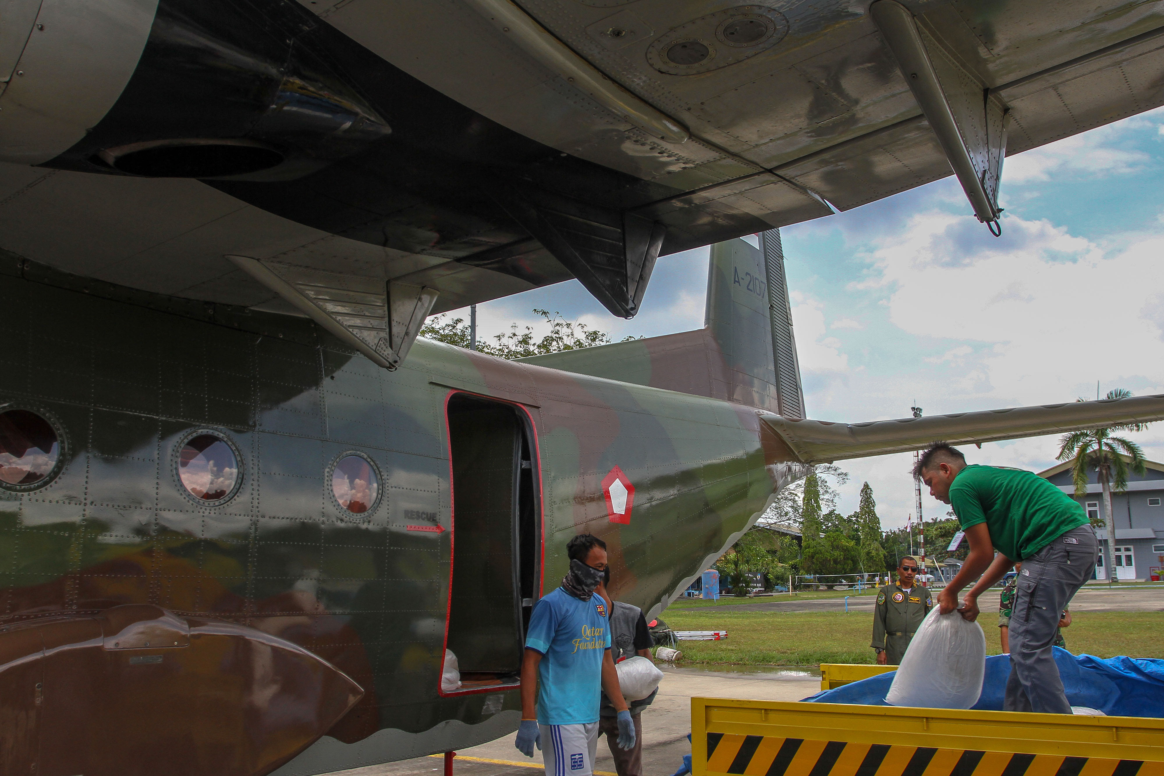 Kabupaten Kotawaringin Timur, Kalimantan Tengah duiguyur hujan deras setelah dilakukan teknologi modifikasi cuaca. 