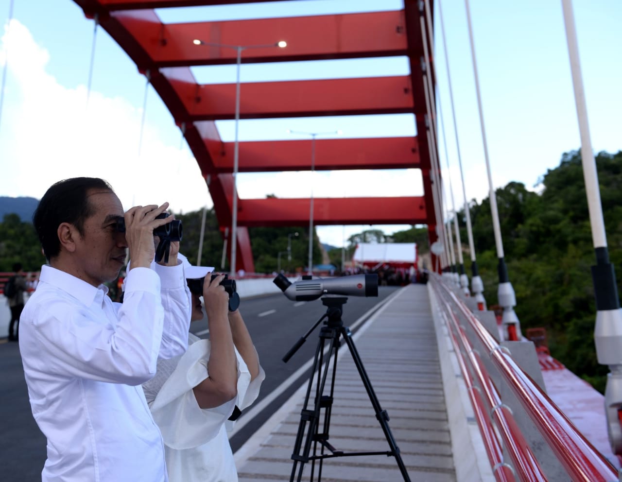 PRESIDEN JOKOWI RESMIKAN JEMBATAN YOUTEFA PAPUA