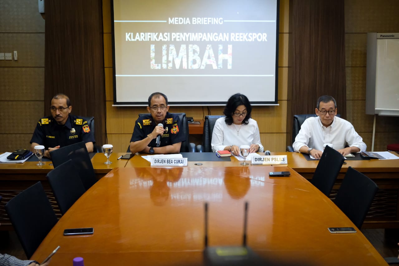 Bea Cukai dan Kementerian LHK Bekerja Sama Reekspor Limbah.