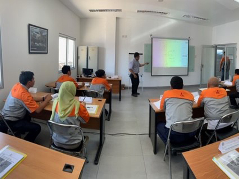 Pelatihan otomotif untuk guru-guru SMK yang dilakukan KTB.