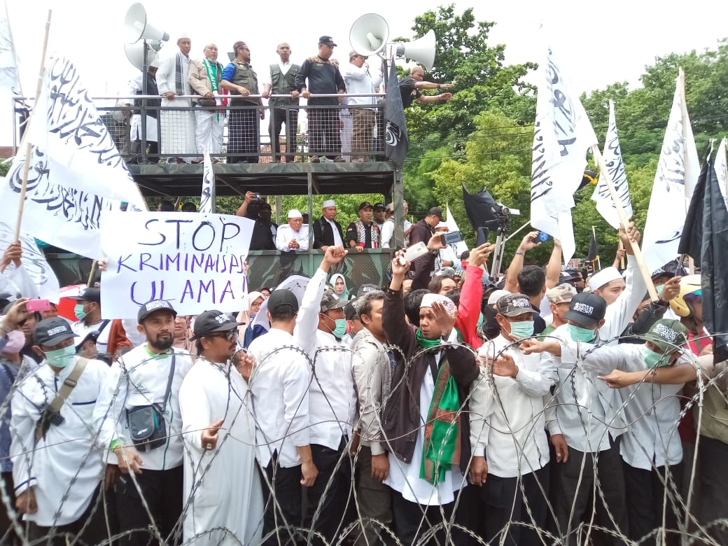 Para anggota PA 212 saat melakukan aksi demonstrasi.