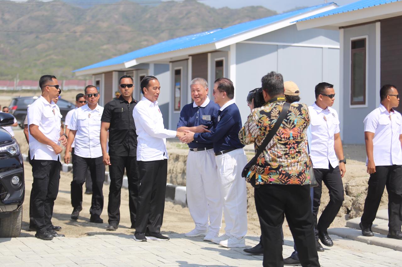 Presiden Joko Widodo meresmikan Perumahan Cinta Kasih di Palu, Sulteng, Selasa (29/10).