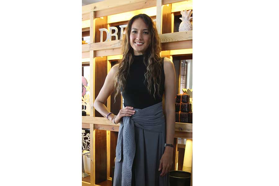 Aktris Nadine Chandrawinata 