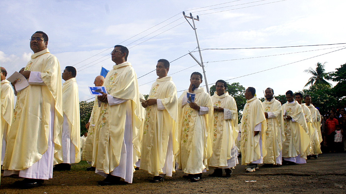 Ribuan umat Katolik di Flores Timur mendoakan agar pelantikan Presiden dan Wakil Presiden berjalan lancar pada hari ini. 