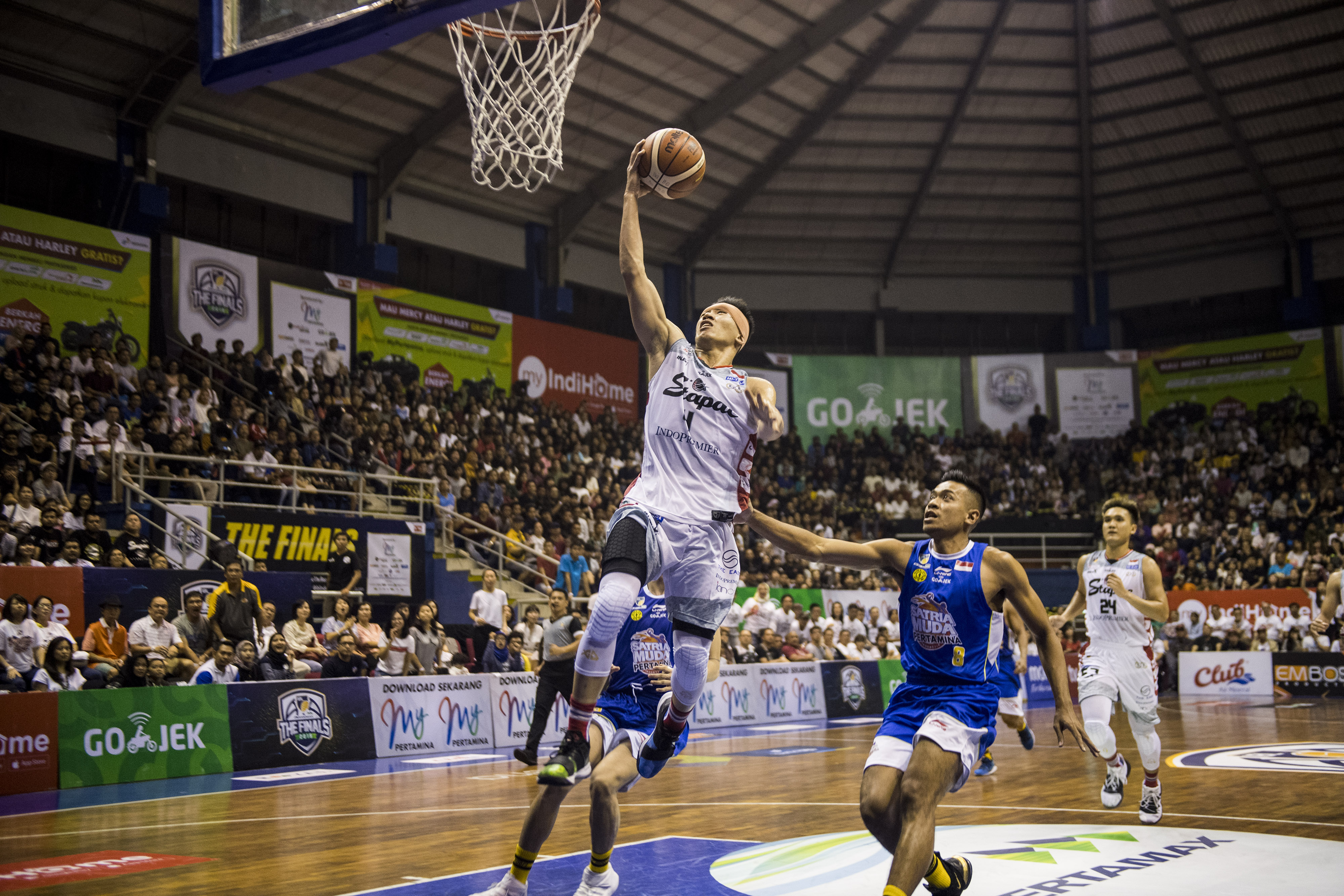 Laga final IBL 2019 yang mempertemukan STAPAC Jakarta dengan Satria Muda Pertamina