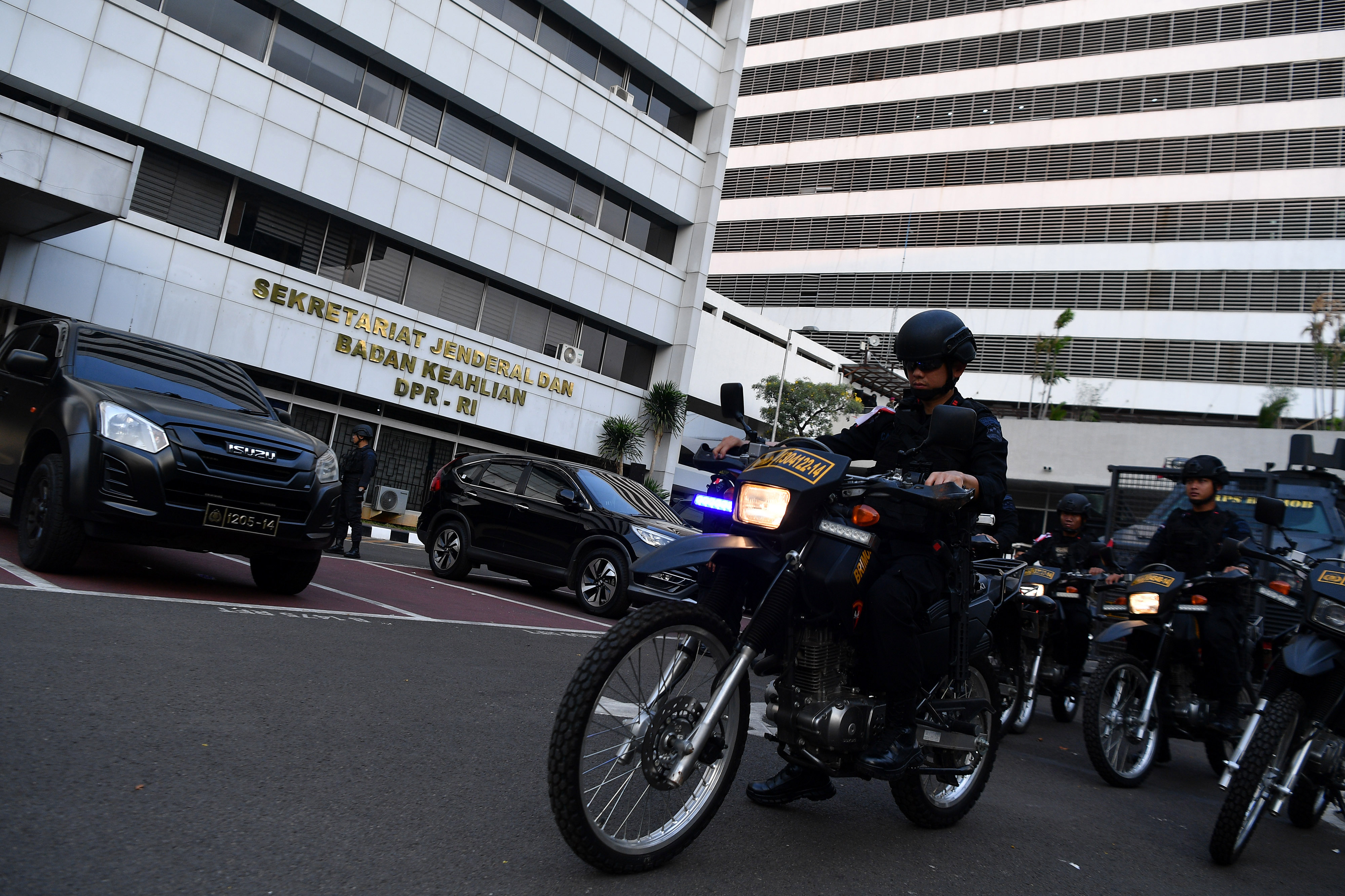 Pasukan Gegana Mabes Polri melakukan simulasi pengamanan pelantikan presiden dan wakil presiden di Jakarta, Sabtu (19/10/2019).