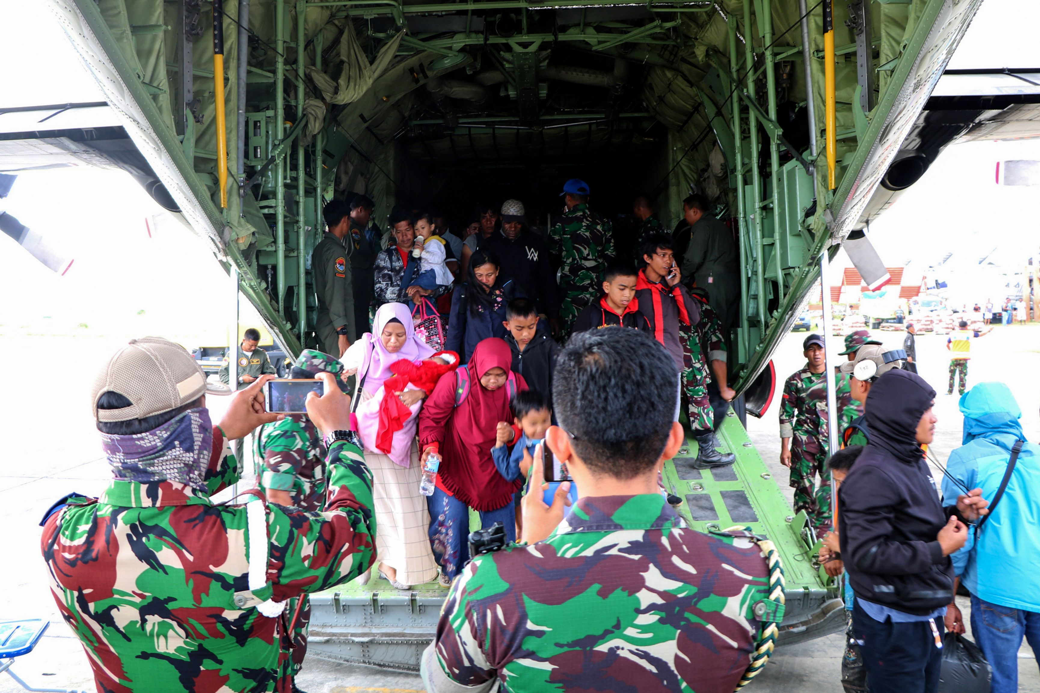 Kapolda Papua Kunjungi Pengungsi Wamena di Sentani 