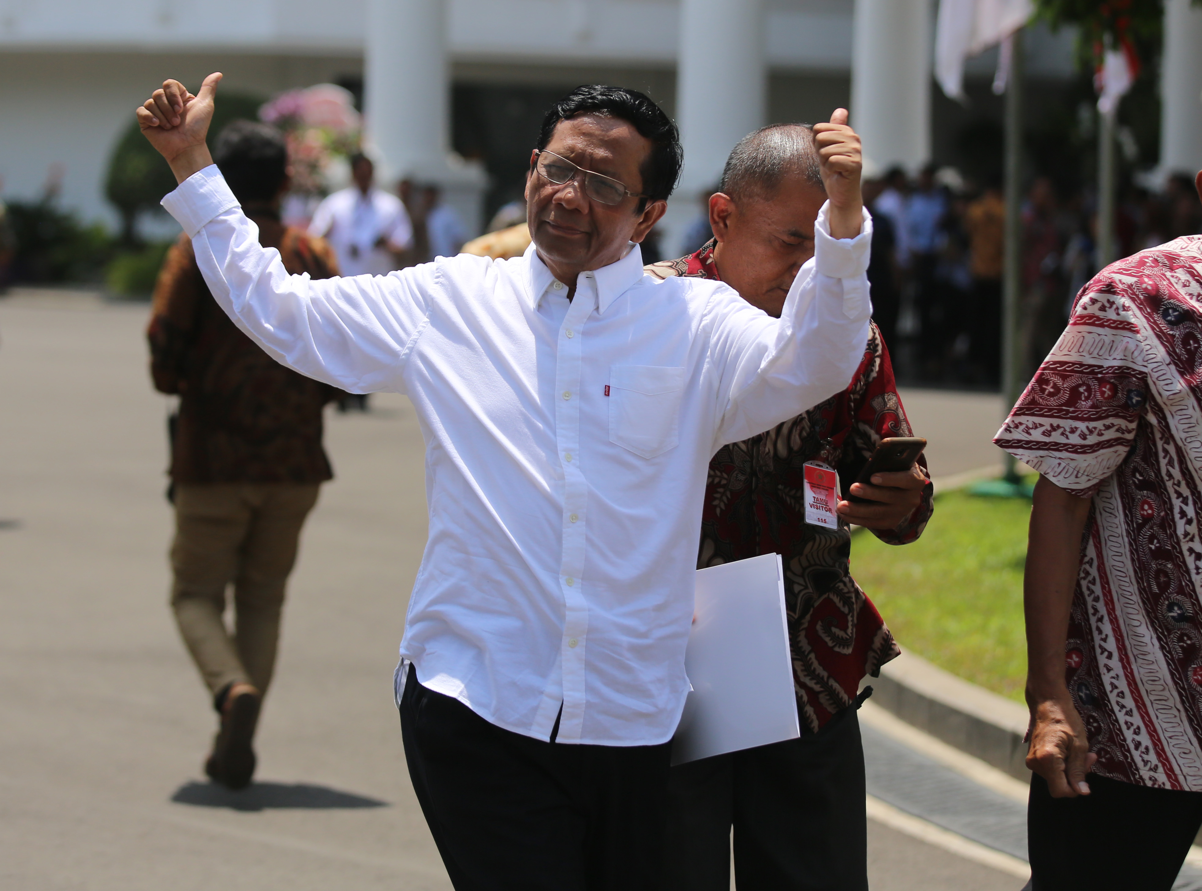 Mantan Ketua Mahkamah Konstitusi Mahfud MD usai bertemu Presiden Joko Widodo di Istana Kepresidenan