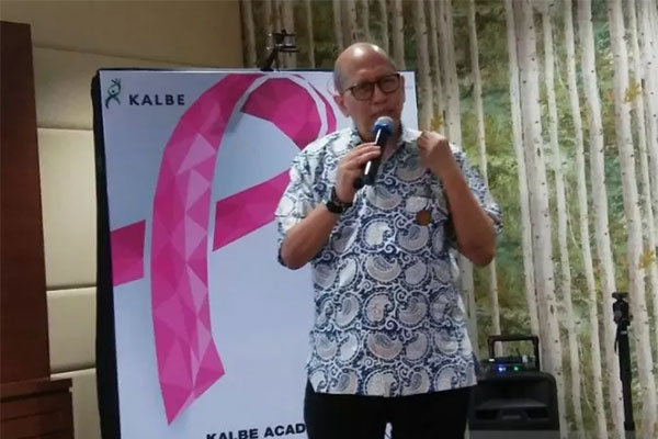 Ahli onkologi medik Prof Aru W. Sudoyo, MD, PhD, FINASIM, FACP dalam acara temu media di Bogor, Selasa (8/10/2019). (ANTARA News/Lia Wanadri