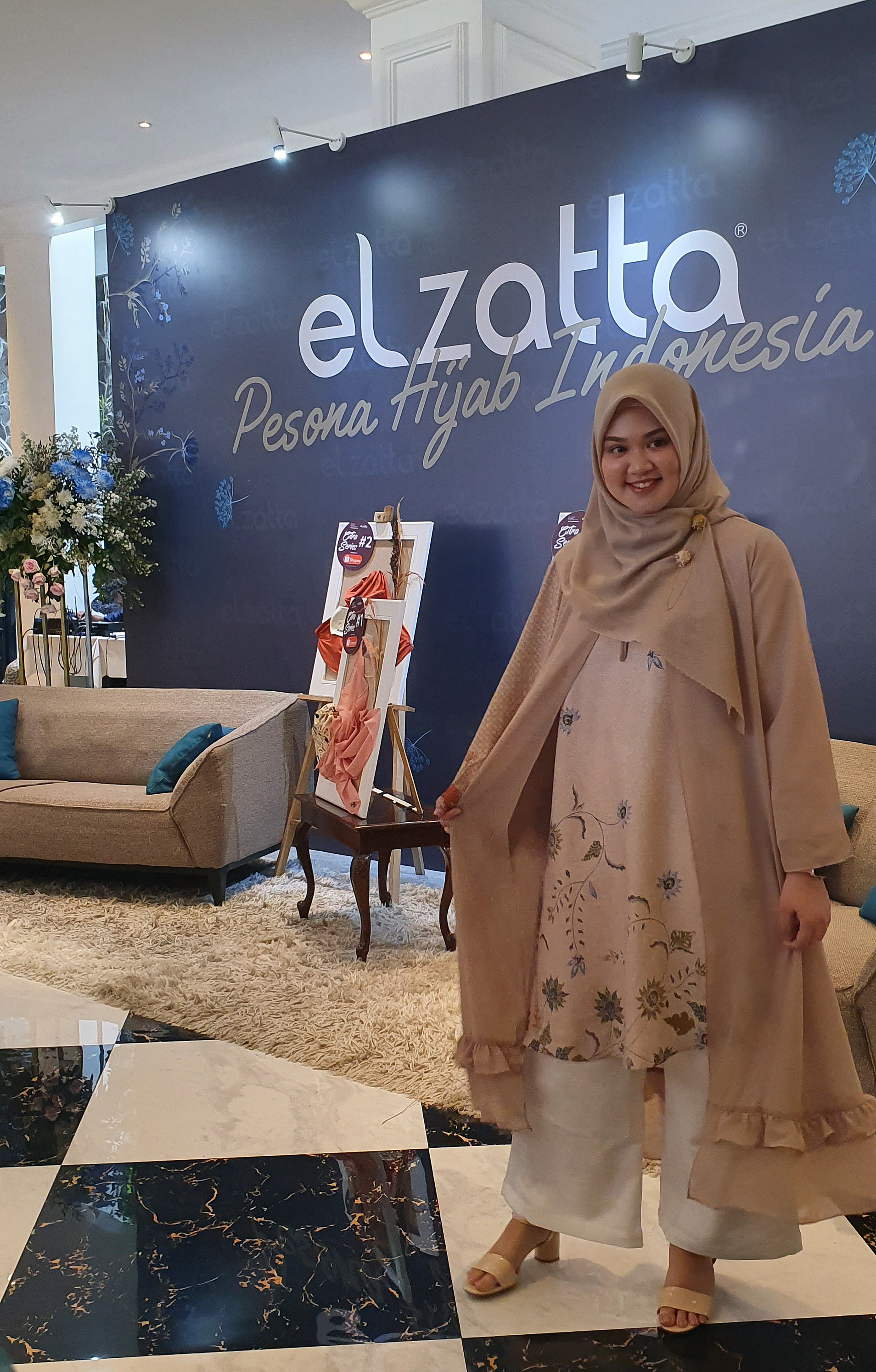 Peluncuran koleksi Gayatri Citra Nusantara Bestari dari jenama Elzetta, di Jakarta, Senin (28/10).