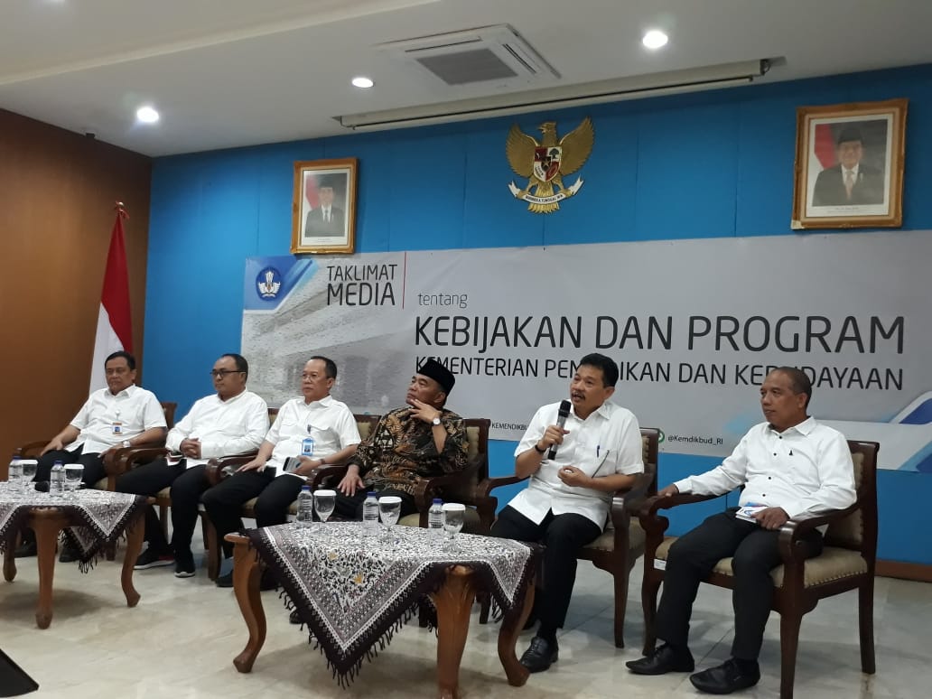 Mendikbud Muhadjir Effendy pada Taklimat Media yang dipandu Sekjen Kemendikbud Didik Suhardi di Jakarta, Kamis (17/10).