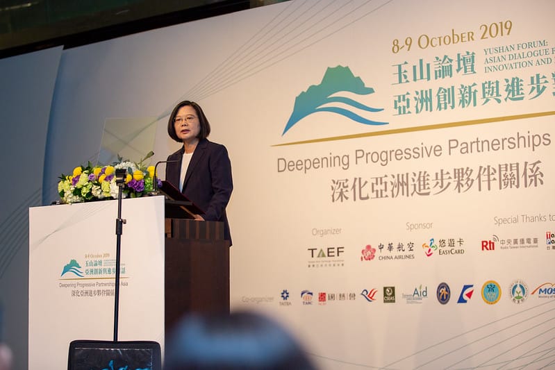 Presiden Taiwan Tsai Ing-Wen memberikan sambutan di acara sambutan pada acara Yushan Forum di Taipei City