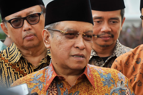 Pemerintah harus bersikap tegas terhadap aksi terorisme yang meresahkan masyarakat, ujar Ketua PBNU, KH Said Aqil Siradj.