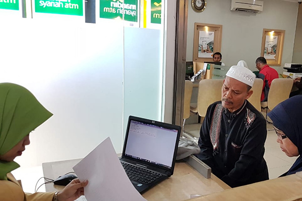 Salah satu pelayanan di Bank Syariah