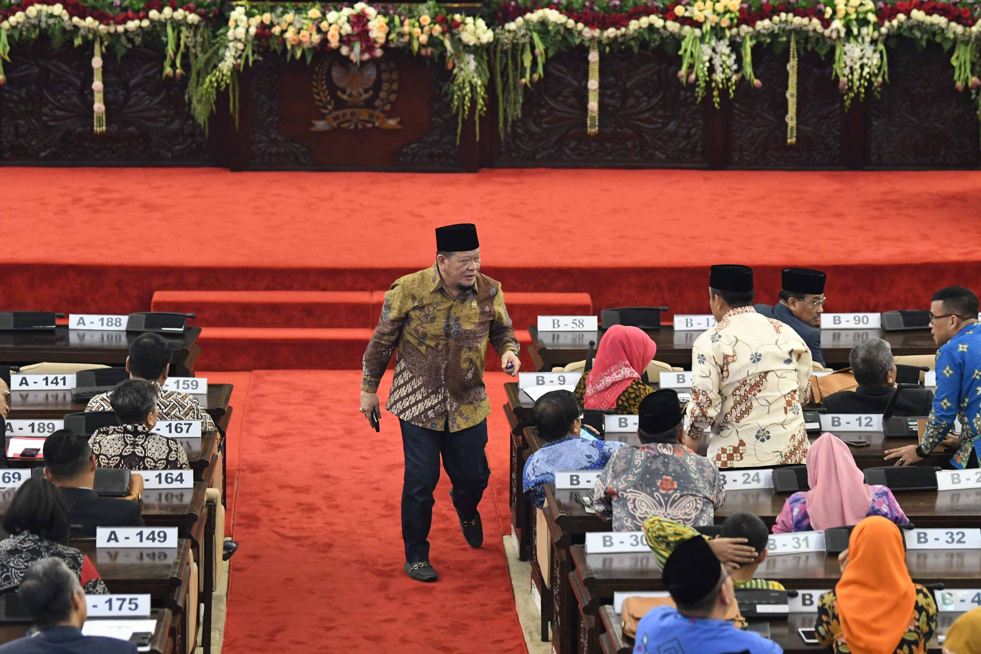 Ketua DPD periode 2019-2024 terpilih La Nyalla Mahmud Mattalitti (kiri)