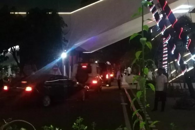 Rombongan kendaraan Presiden Jokowi di Kompleks MPR, Sabtu (19/10) malam.