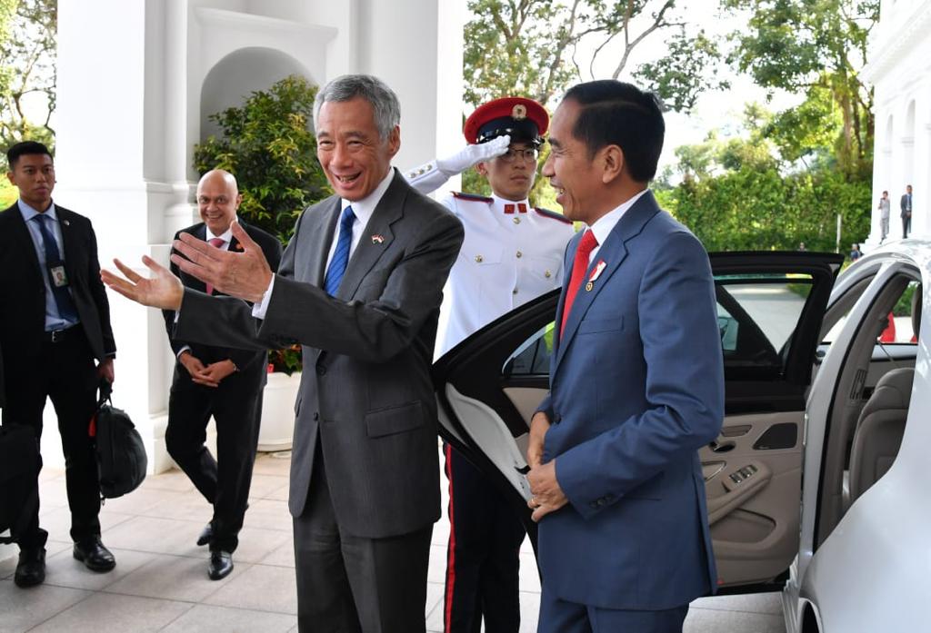 Presiden Joko widodo saat disambut PM Lee Hsien Loong di The Istana, Singapura