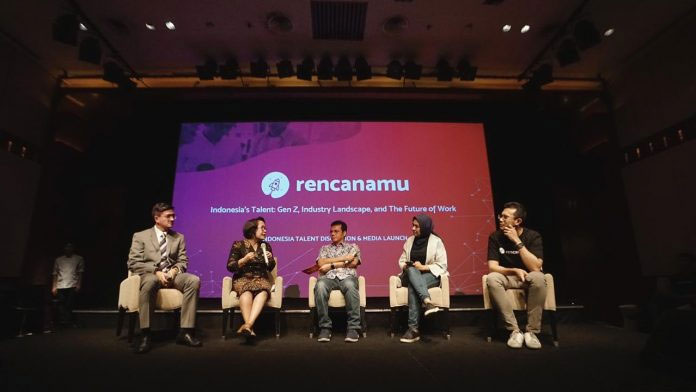 (ki-ka) Agung Binantoro - Direktur Eksekutif Rajawali Foundation, Tiomega Gultom - Kepala Subdirektorat Penyelarasan Kebutuhan Kerja,