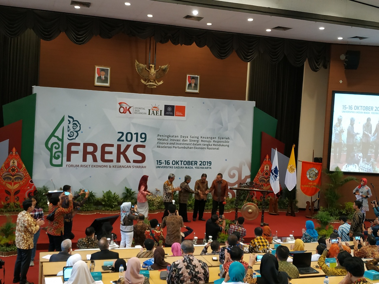 Pembukaan Forum Riset Ekonomi dan Keuangan Syariah (FREKS) 2019. Industri Keuangan Syariah Indonesia Peringkat Pertama Dunia.