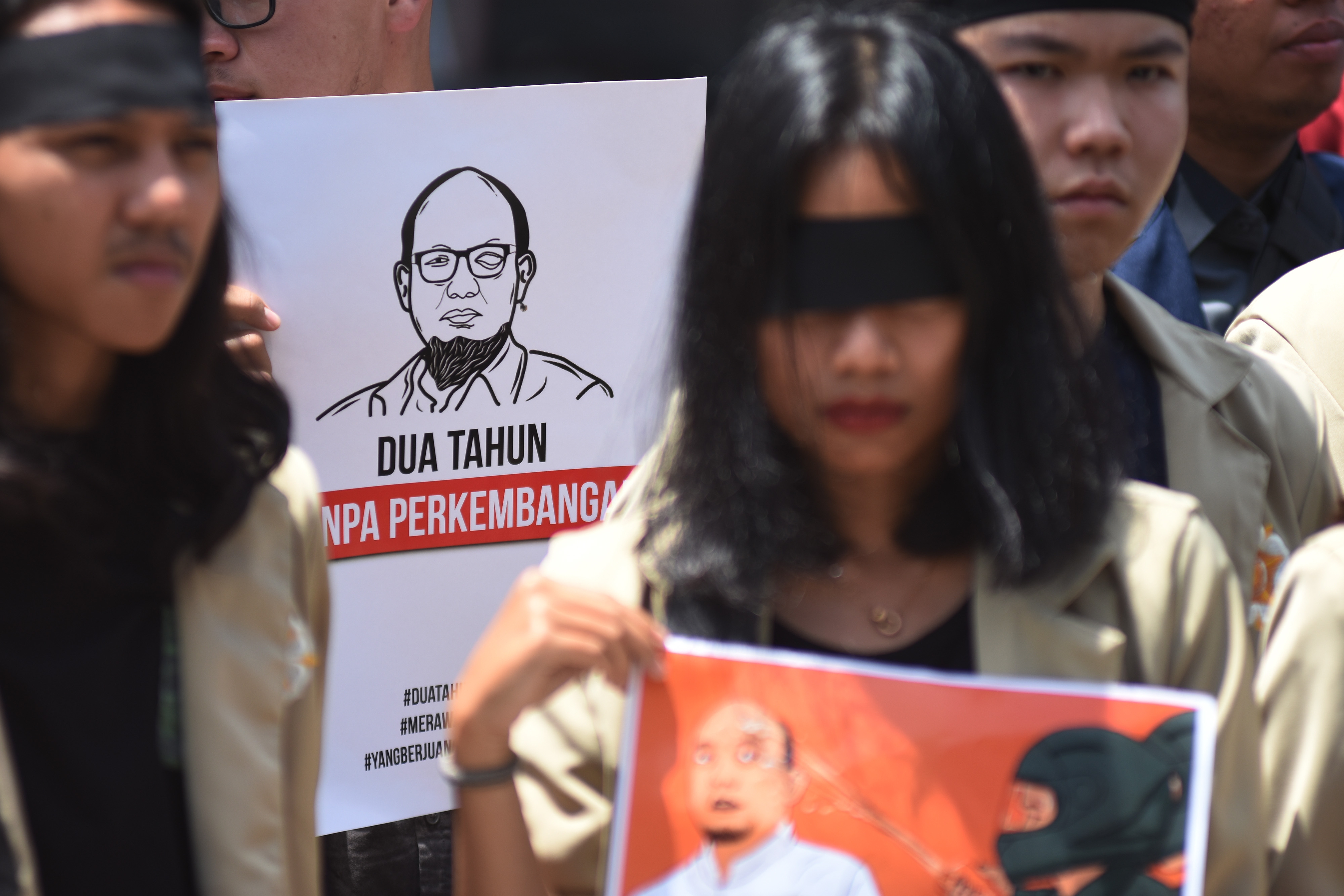  Aliansi Mahasiswa Indonesia melakukan aksi solidaritas pada Peringatan dua tahun kasus kekerasan terhadap Novel Baswedan