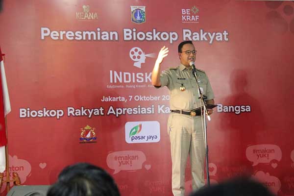 Gubernur DKI Jakarta Anies Baswedan meresmikan bioskop rakyat bernama Indiskop di Pasar Teluk Gong, Jakarta utara, Senin (7/10)