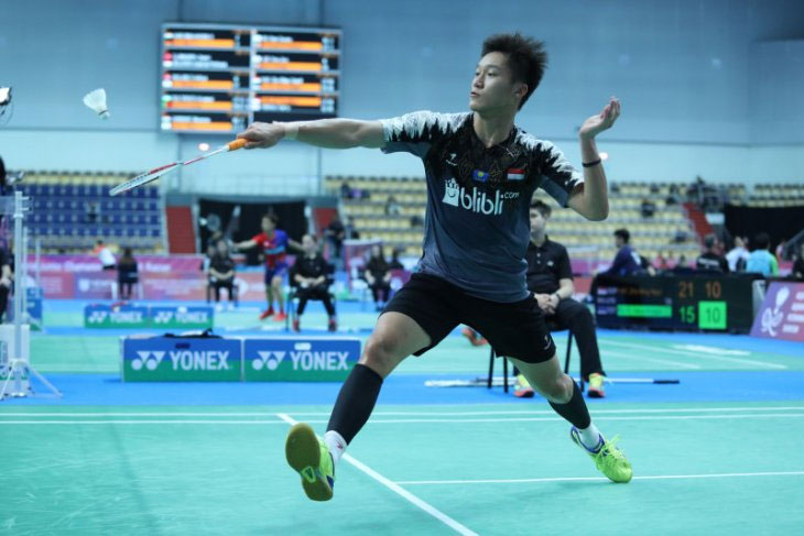 Pebulutangkis junior Yonathan Ramlie mengalahkan Harry Huang (Inggris) dengan skor 21-12, 21-12 di babak ketiga World Junior Championships 