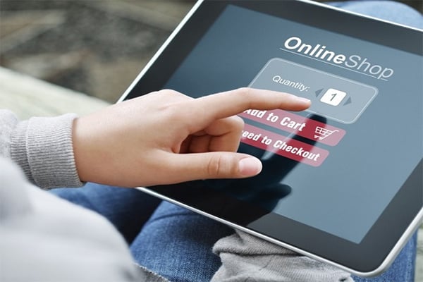 Tidak hanya sukses melalui penjualan offline, industri produk kecantikan dan perawatan tubuh juga berkembang pesat pasar online.