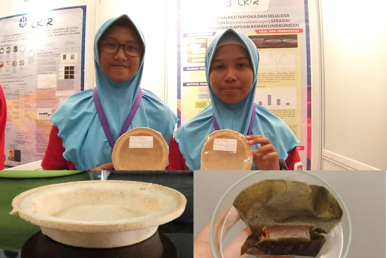Dua siswa MAN 2 Kudus, Kholida Rohma dan Tazkiya Salsabiila (atas) menunjukkan biofoam karya mereka. Biofilm dari mikroalga (kanan bawah).