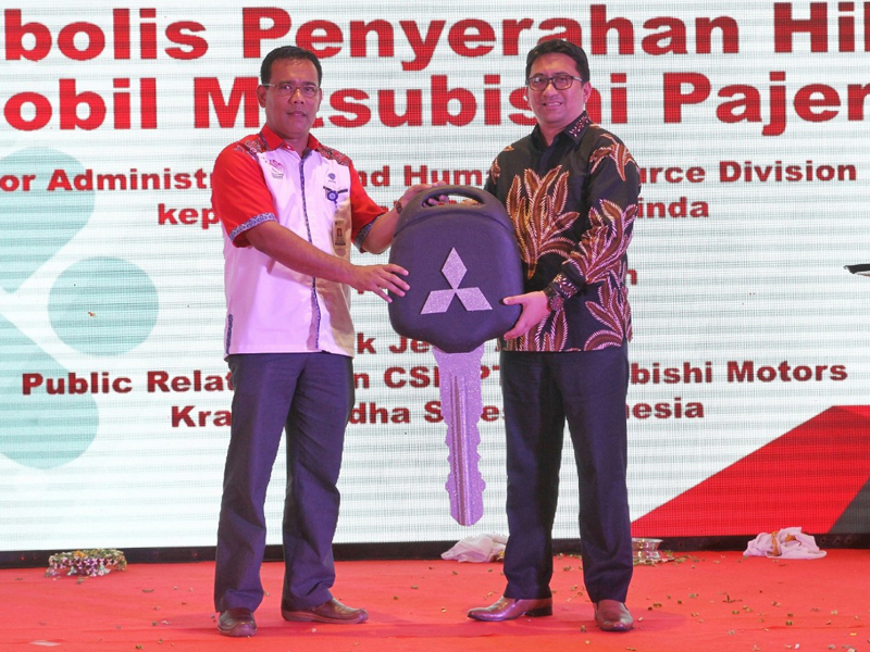 Penyerahan satu unit Pajero Sport kepada Balai Latihan Kerja (BLK) di Samarinda