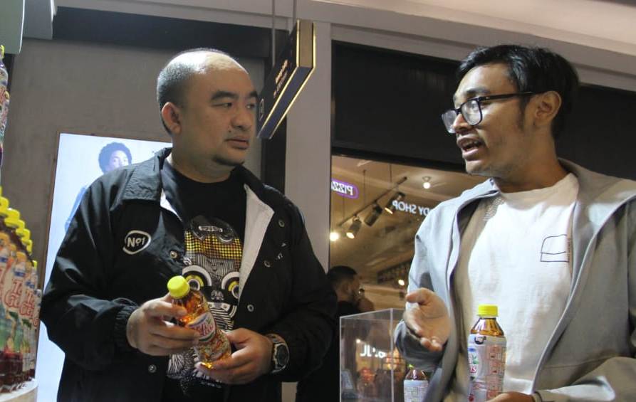 Kampanye Cool Collaboration, sebagai bentuk dukungan terhadap industri kreatif nasional khususnya di bidang seni grafis kontemporer.