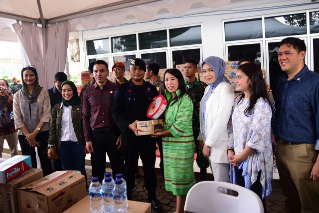 Anggota DPR RI Periode 2019-2024 Sondang Tiar Debora Tampubolon (baju hijau) bersama anggota DPR milenial lainnya.