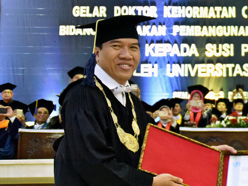 Ketua Forum Rektor Indonesia Yos Johan Utama