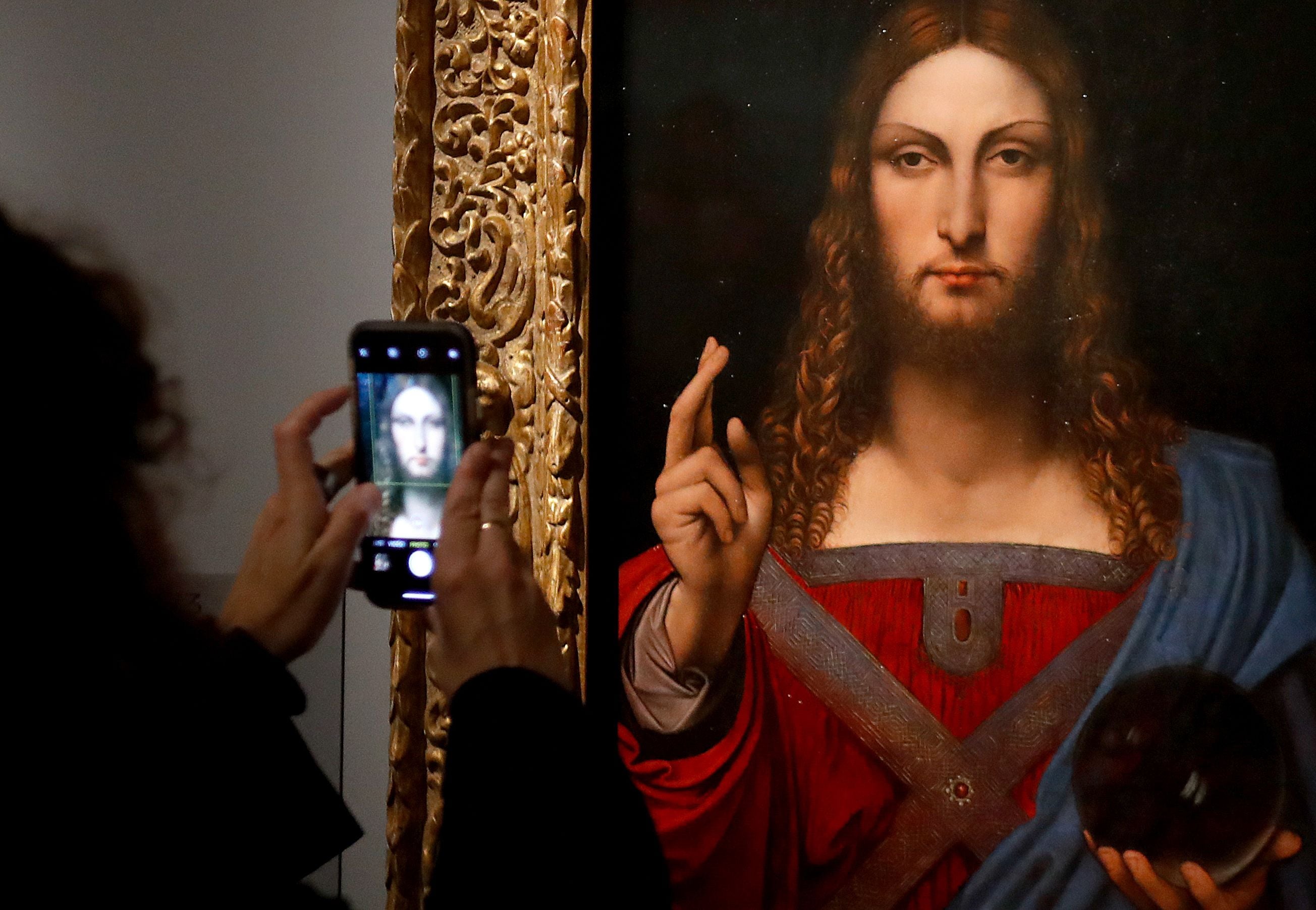 Replika lukisan Salvator Mundi karya Leonardo da Vinci