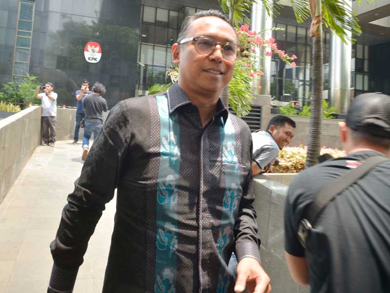 Anggota DPR Fraksi PDI Perjuangan Junico Siahaan alias Nico Siahaan setelah menjalani pemeriksaan terkait kasus TPPU di KPK.