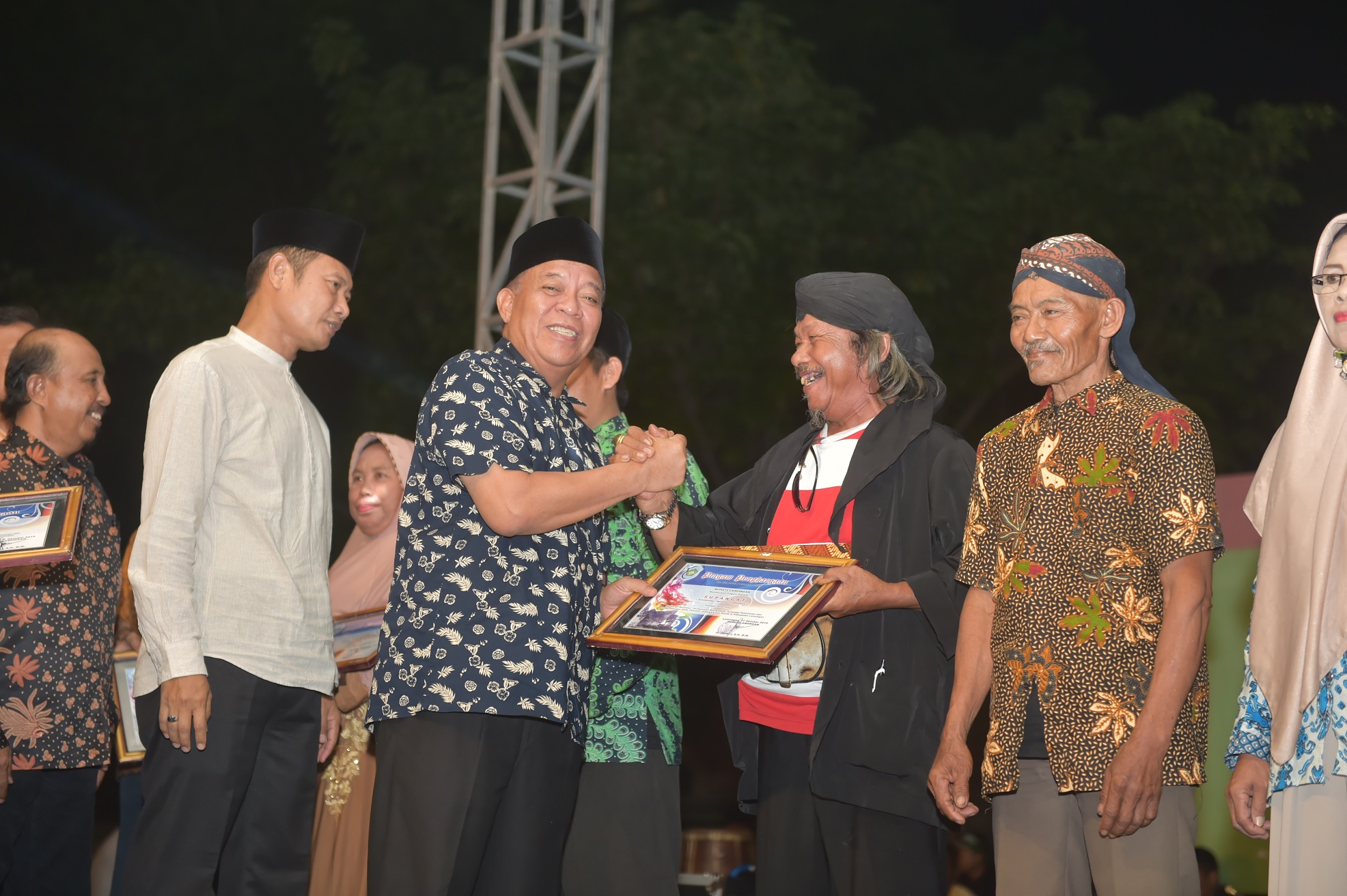 Bupati Fadeli meminta kepada seluruh jajarannya mendukung penyelenggaraan Lamongat Art untuk dilakukan 2 kali dalam setahun