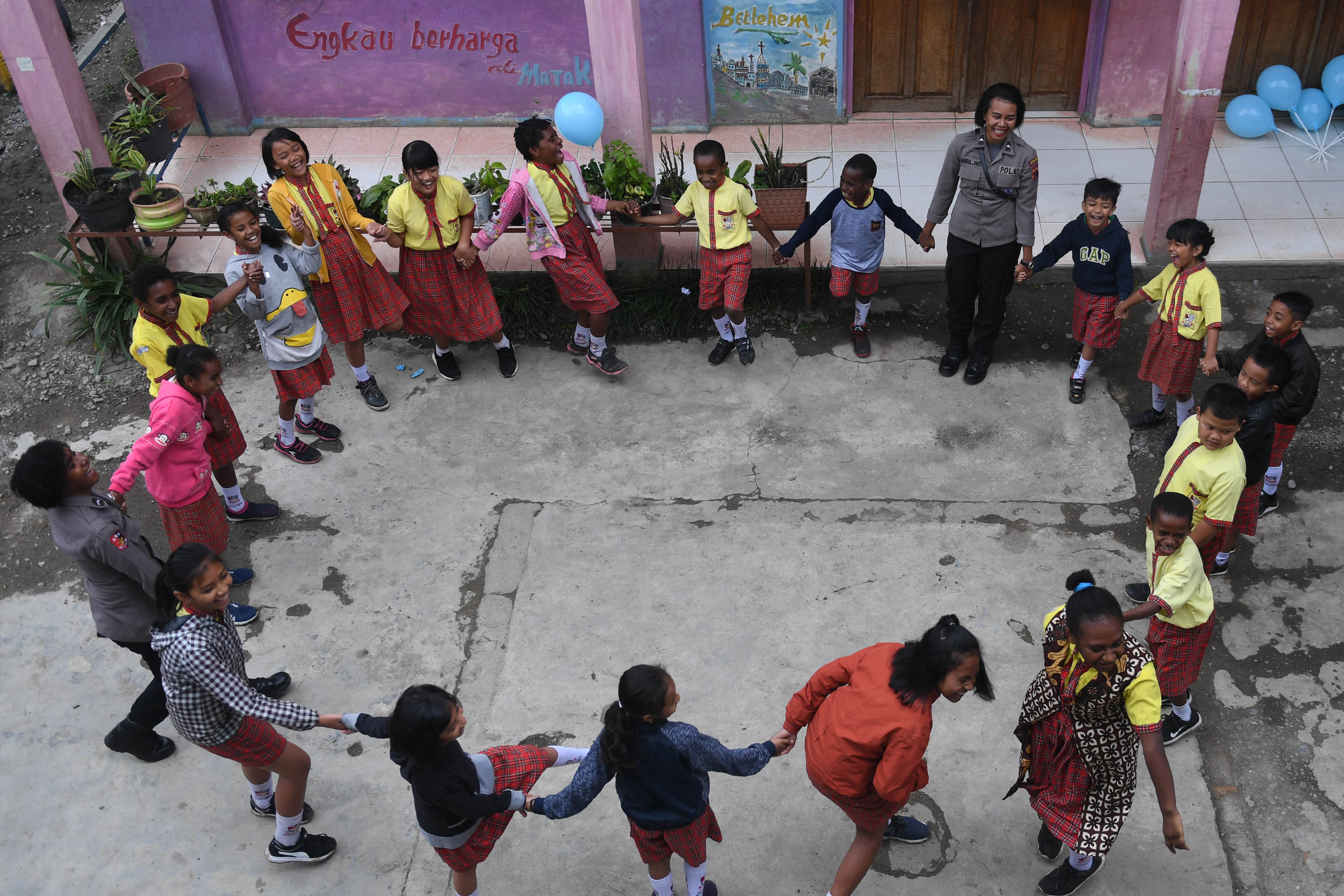 Kegiatan trauma healing pada pelajar di Wamena, Papua