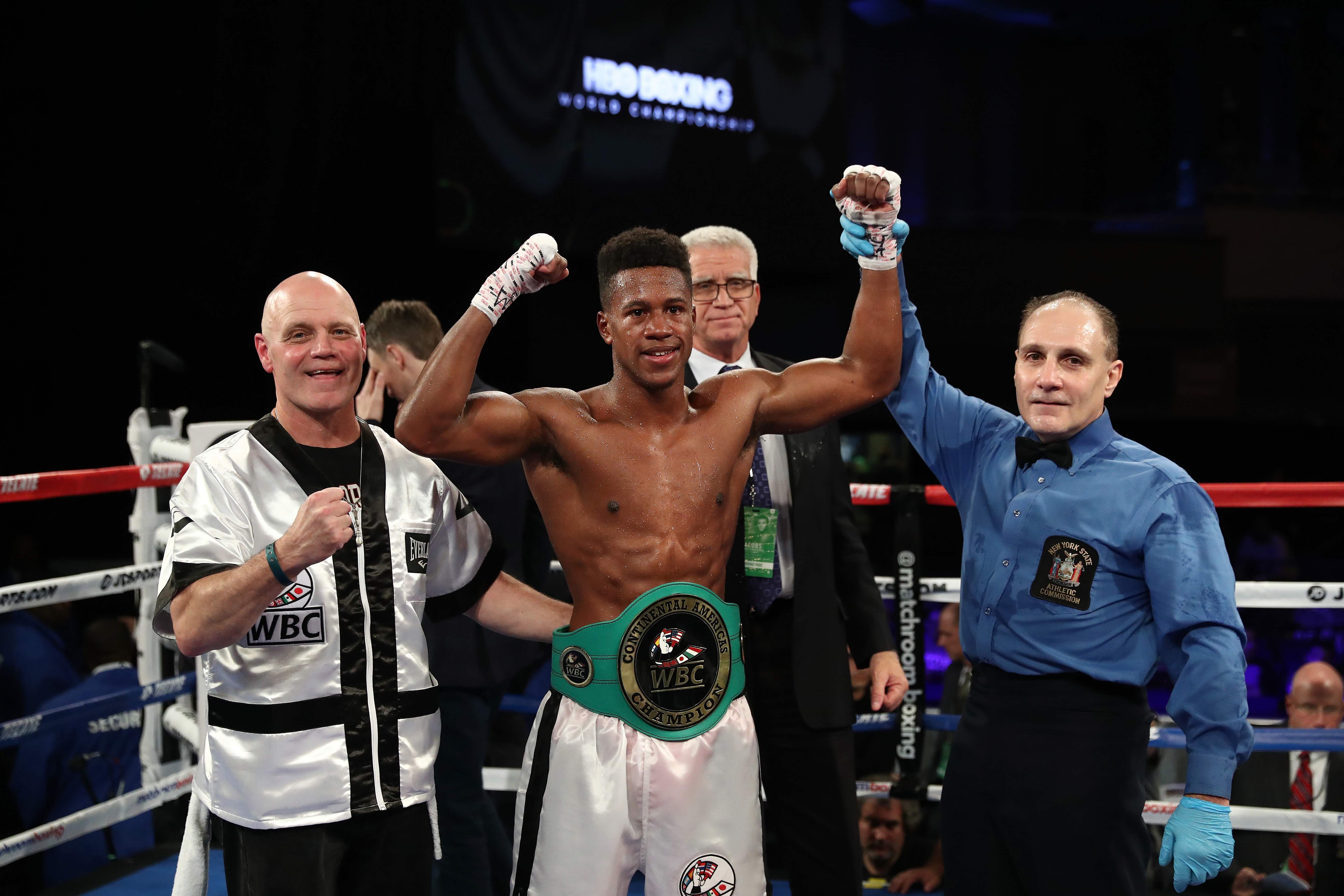 Patrick Day (tengah)