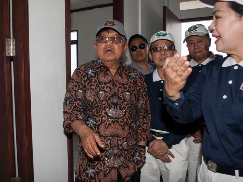 Wapres Jusuf Kalla bersama rombongan meninjau pembangunan hunian tetap (huntap) untuk korban bencana yang dibangun Yayasan Buddha Tzu Chi.