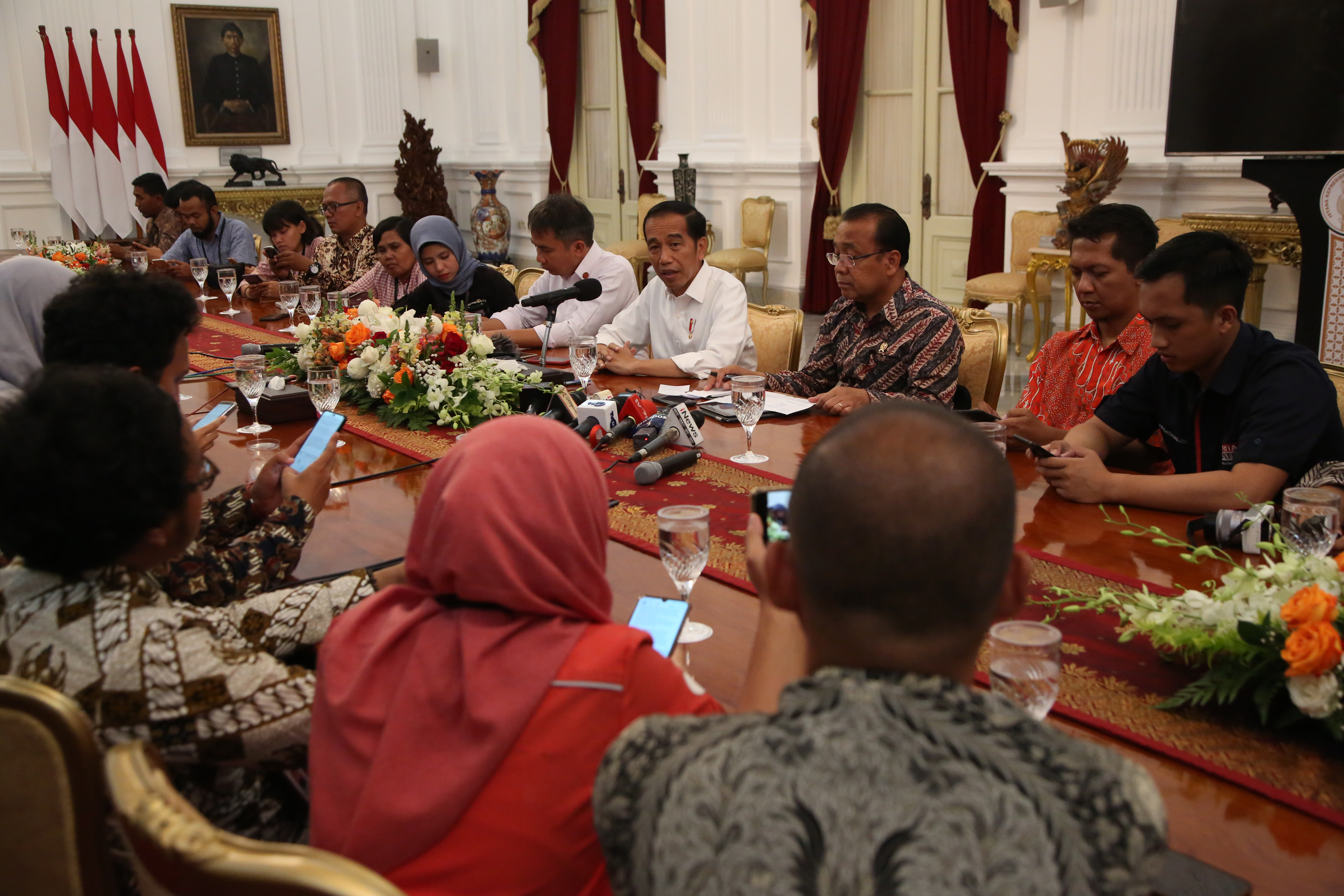 Presiden Joko Widodo berdialog dengan wartawan kepresidenan, kamis (24/10)