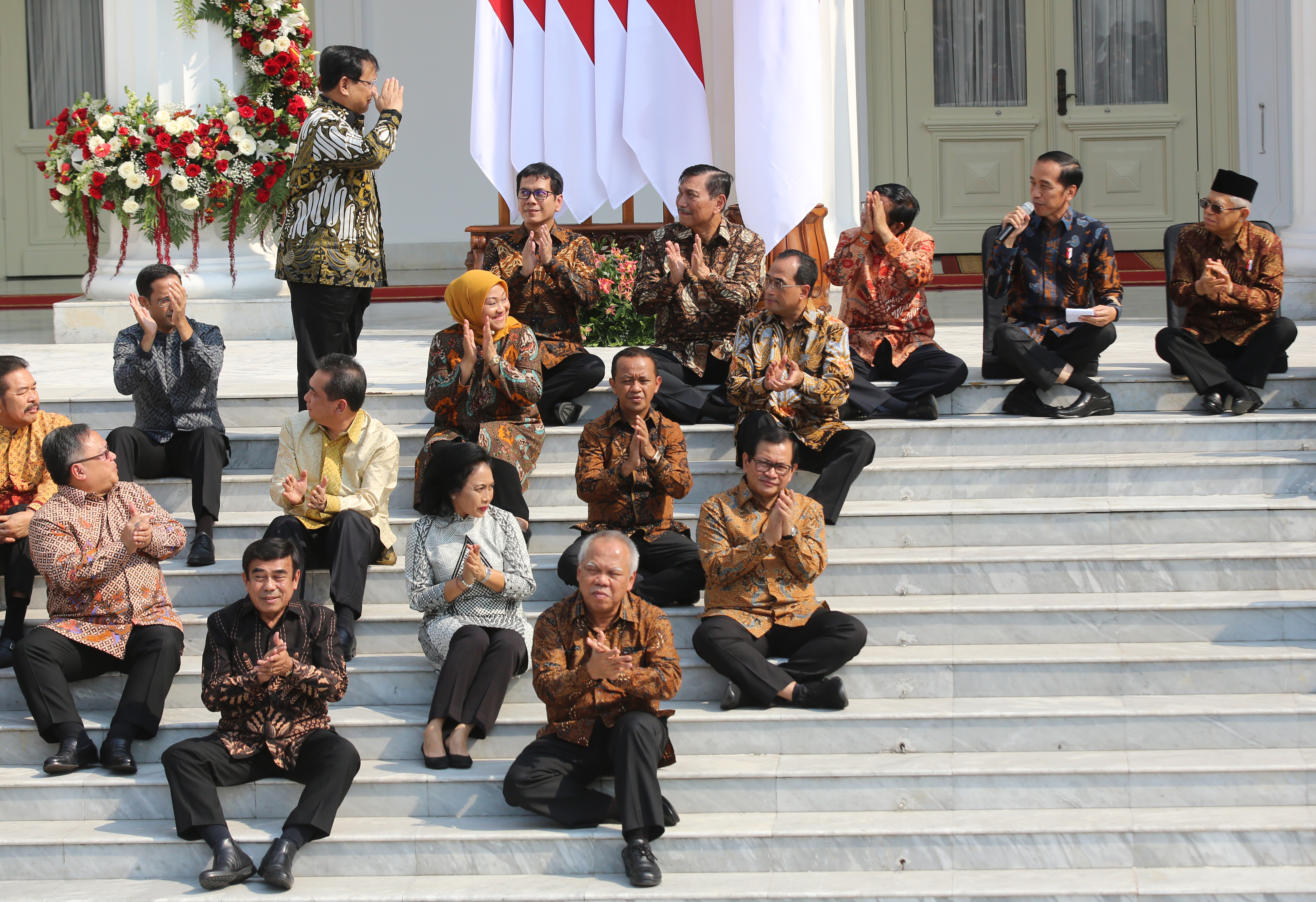 Presiden Joko Widodo dan Wapres Ma'ruf Amin memperkenalkan jajaran menteri Kabinet Indonesia Maju di Istana Merdeka.