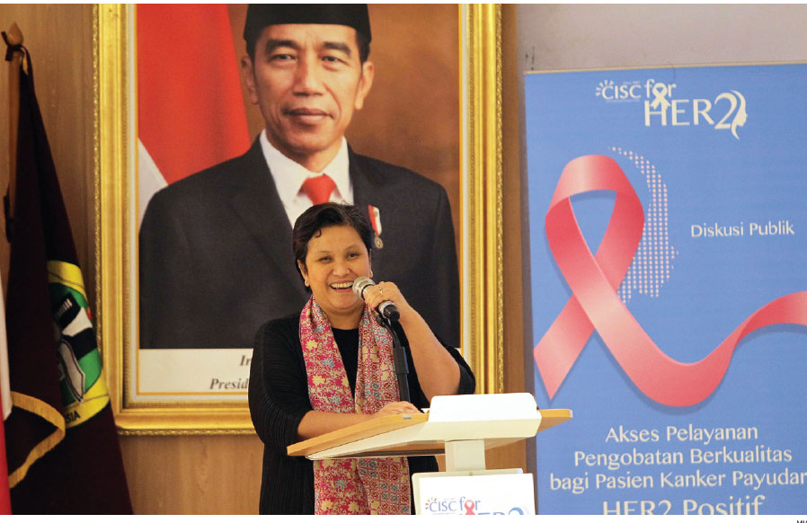   Rerie L Moerdijat menyampaikan sambutan pada diskusi publik Pentingnya Akses Pelayanan Pengobatan Berkualitas bagi Pasien Kanker Her-2 