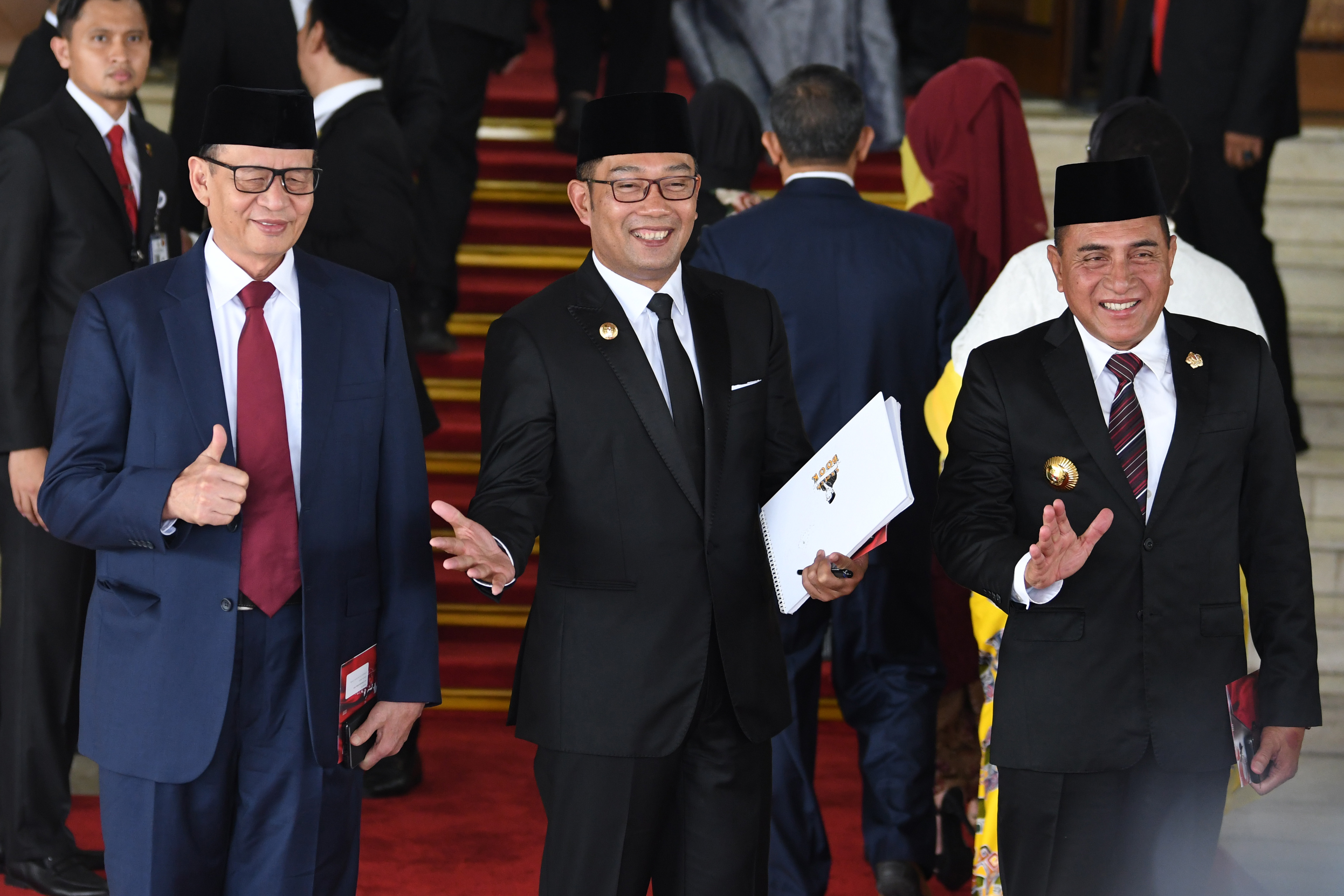 Gubernur Jawa Barat Ridwan Kami meminta di era milenial, pemuda harus jadi benteng informasi negatif.