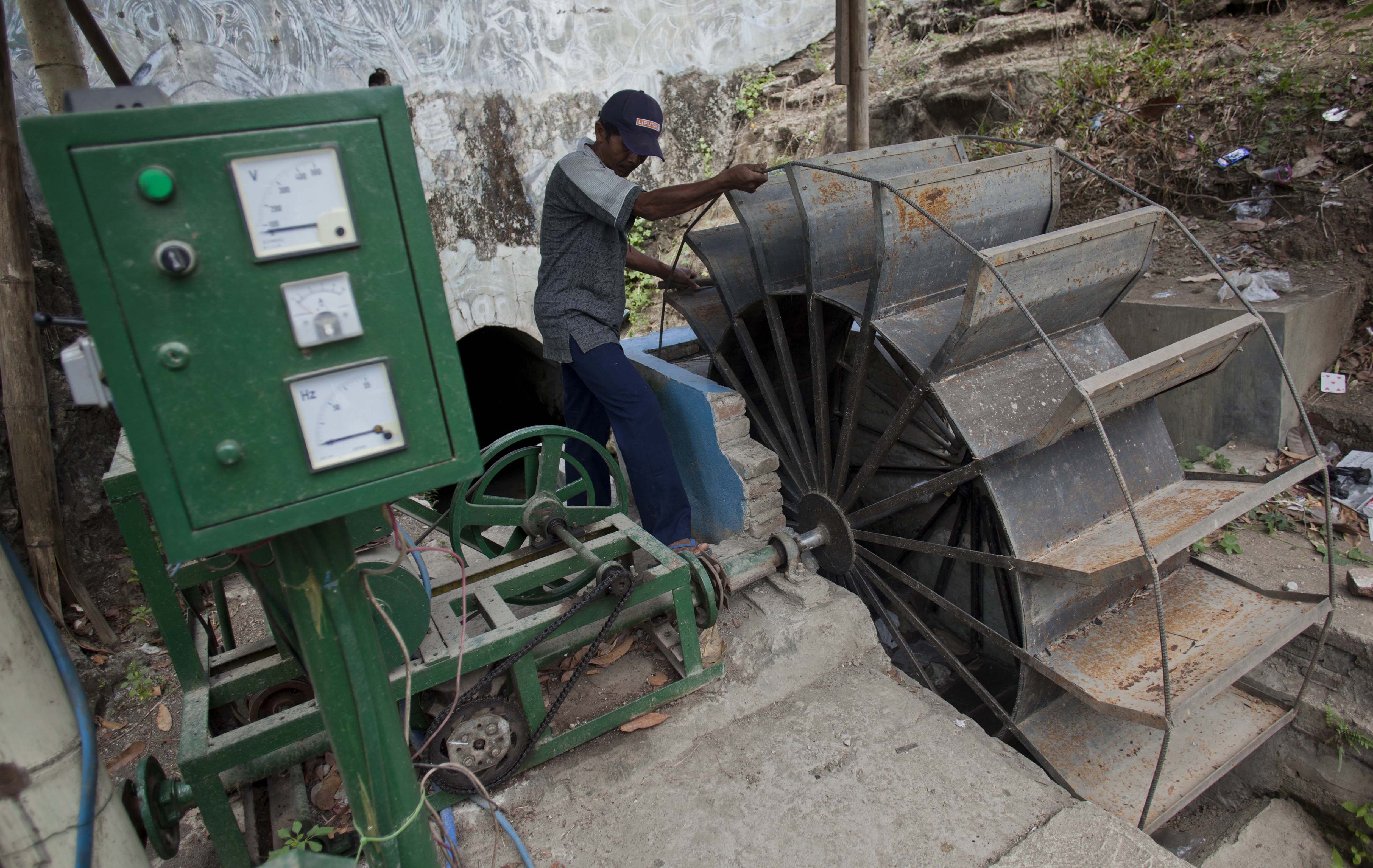 Turbin air kurang berfungsi akibat kekeringan.
