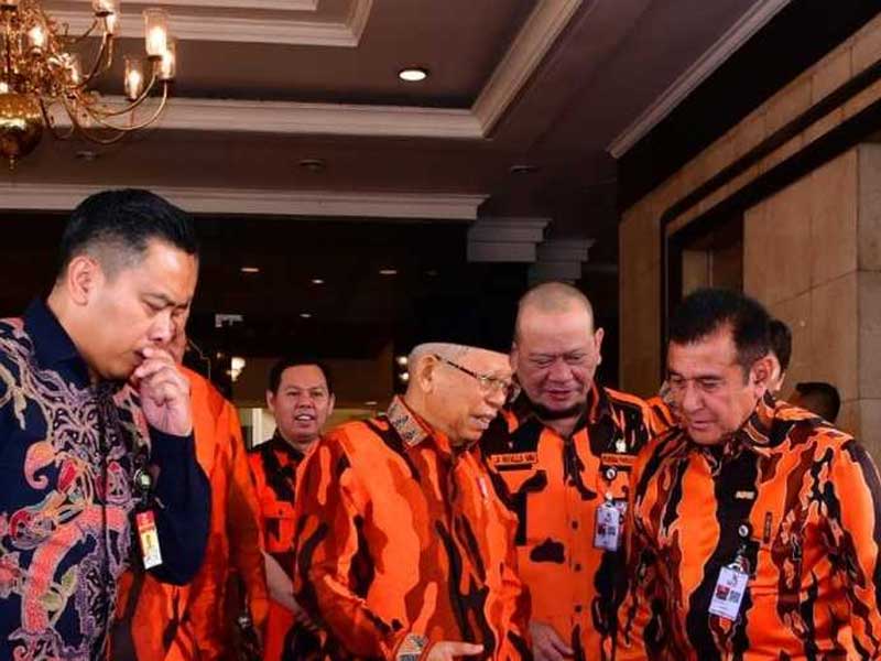 Wakil Presiden Ma'ruf Amin dan Ketua Umum Majelis Pimpinan Nasional (MPN) Pemuda Pancasila Japto Soerjosoemarno (dua kanan).