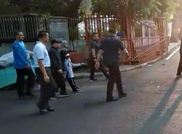 Wakil presiden terpilih Ma'ruf Amin jalan santai dengan istri, Wuri Estu Handayani jelang pelantikan