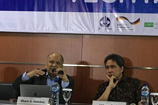 Direktorat Jenderal Kebudayaan Kementerian Pendidikan & Kebudayaan, Hilman Farid (kanan) dalam diskusi Tech Talk bertajuk diaspora Indonesia