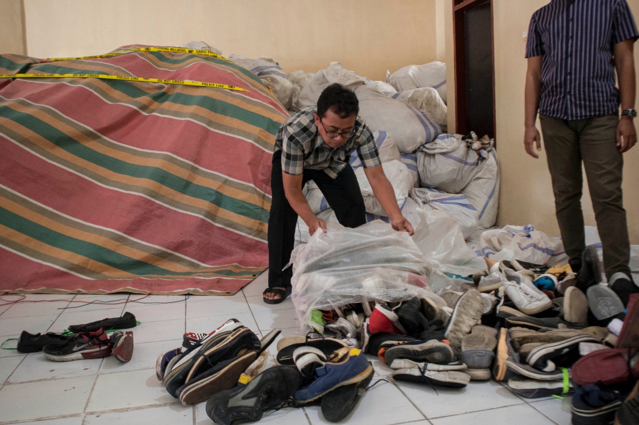 karung berisi pakain bekas yang digrebek Polresta Donggala