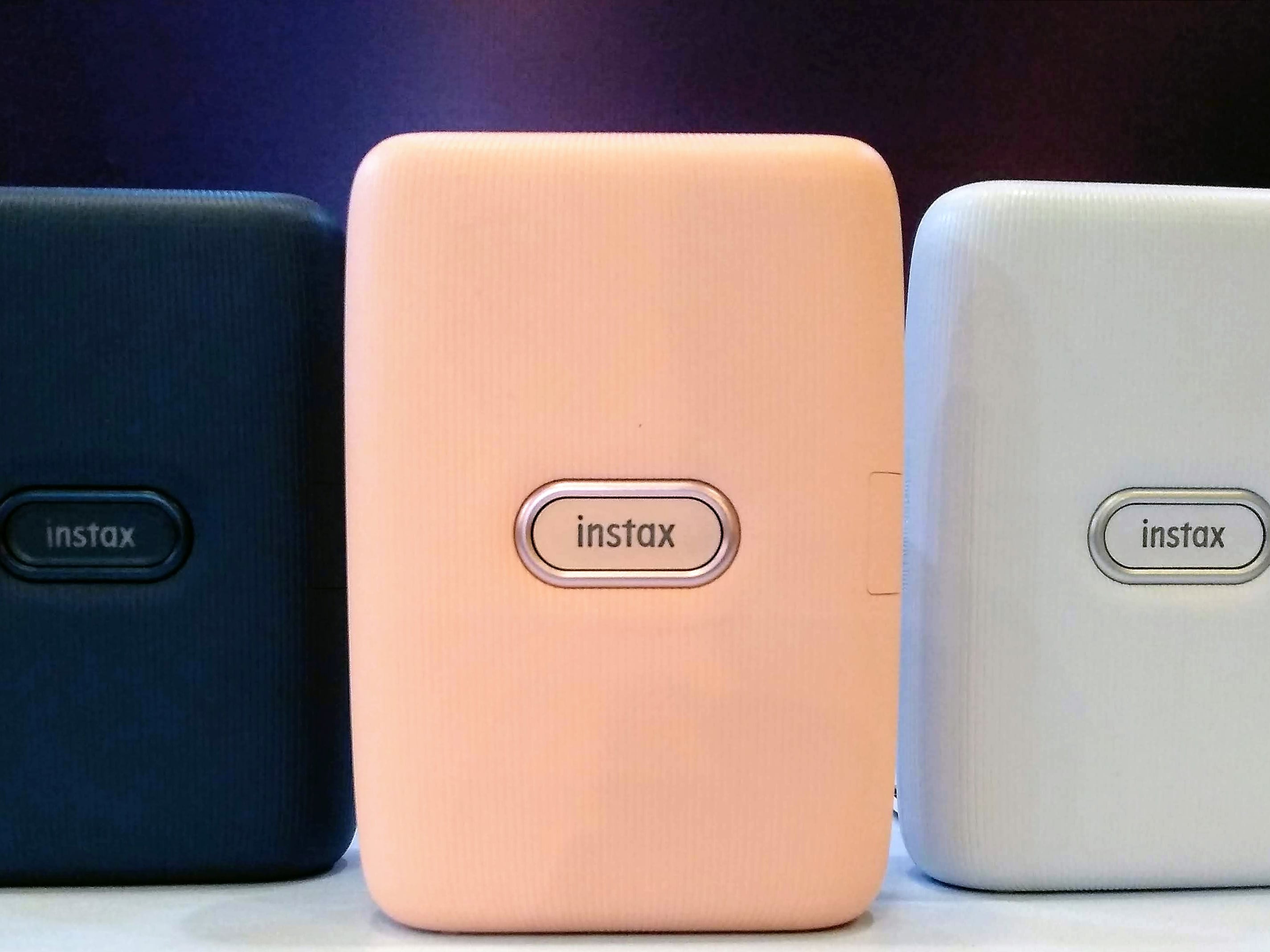 Tersedia dalam tiga varian warna, Instax Mini Link dirilis di Indonesia dengan harga Rp1.749.000. 